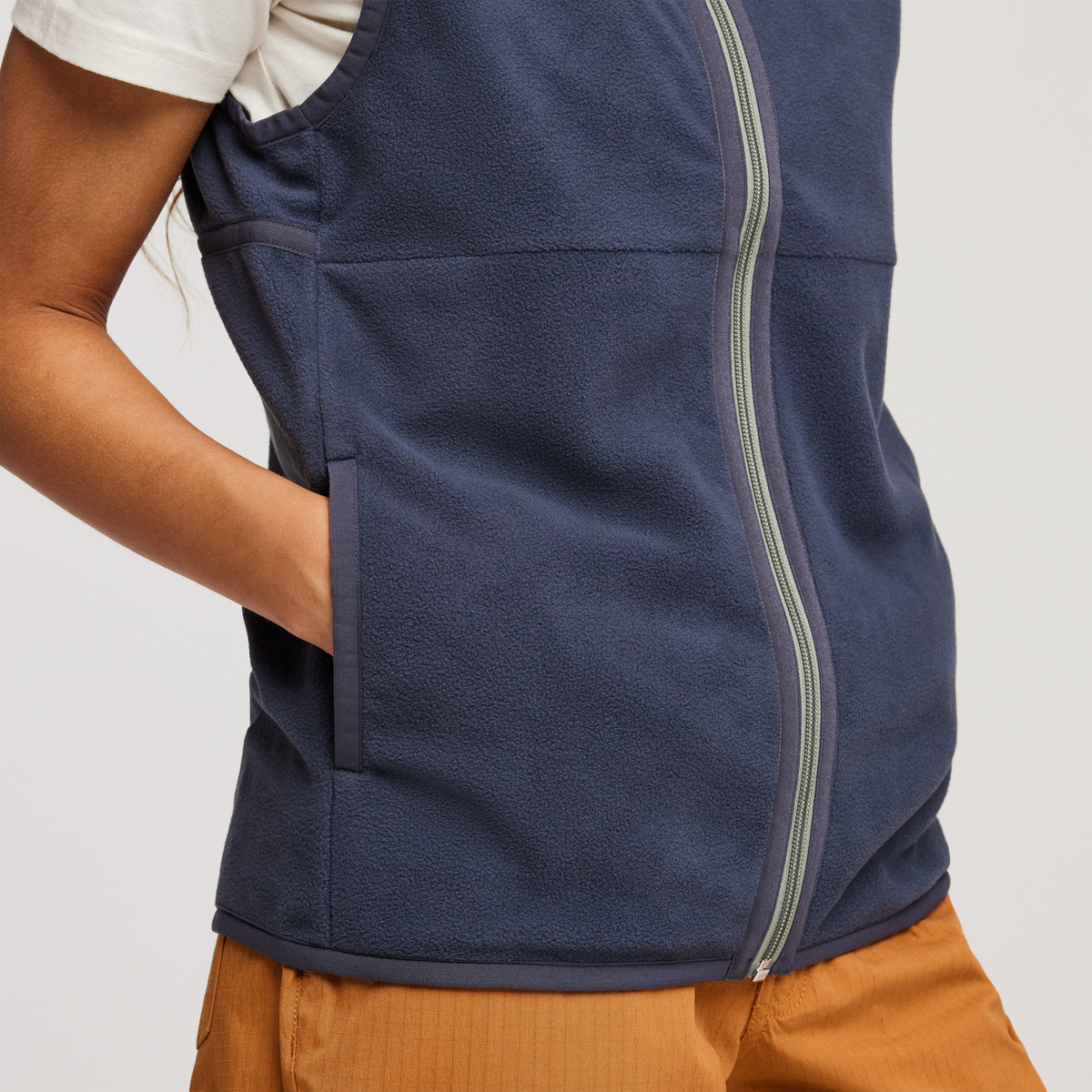 Amado Fleece Vest Women's - Image 13
