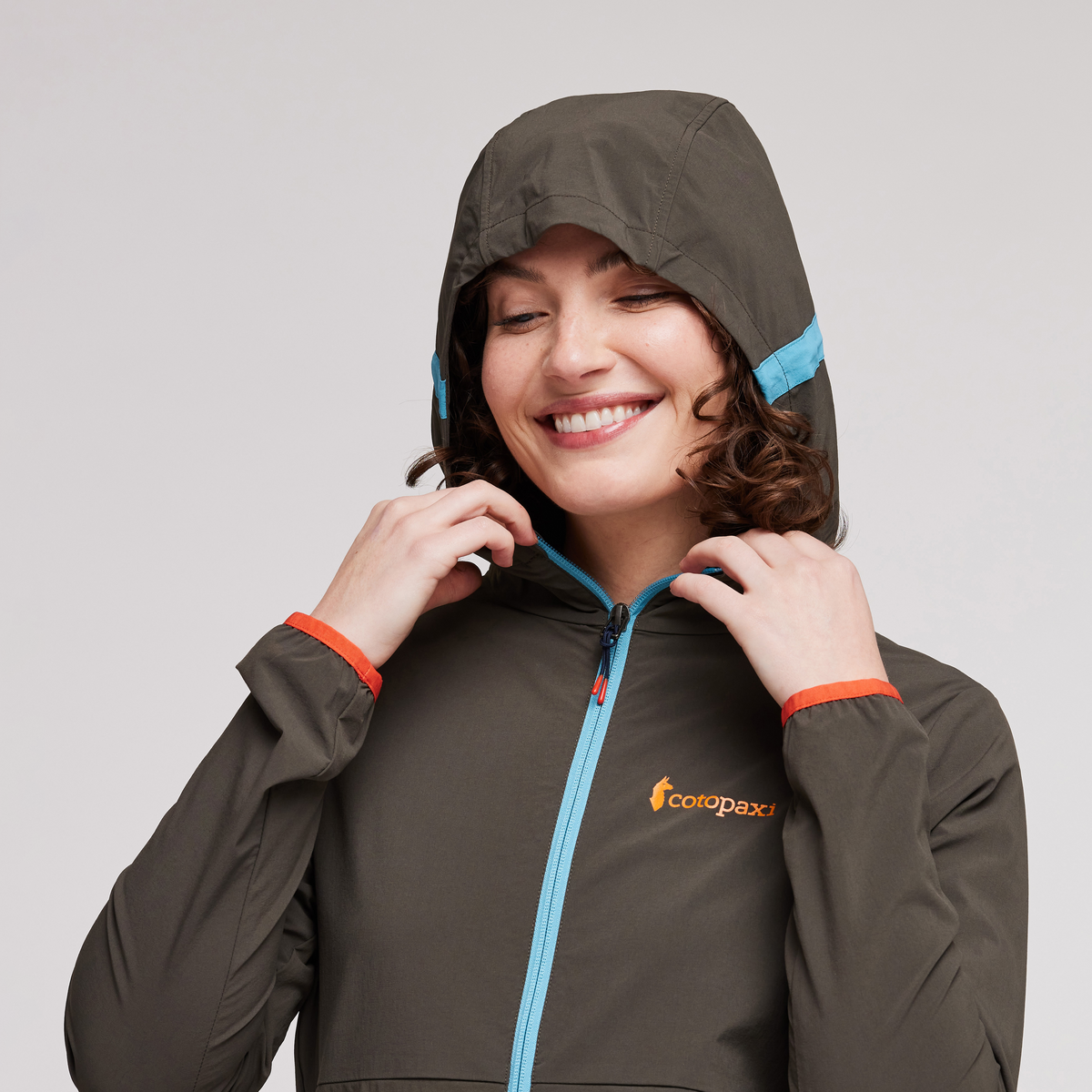 Vuelta Performance Windbreaker Jacket Women's - Image 12